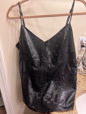 2B Bebe Black Faux-Leather Cami Top with Checker Emboss Sz L Chest 38”